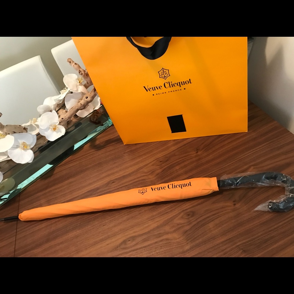SOLD🎀 Veuve Clicquot Large Umbrella